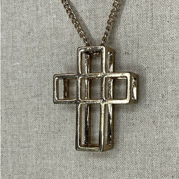 3D Cube Cross Necklace in Gold Tone 16.5" Chain Fashion Jewelry - Picture 5 of 8
